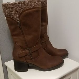 New, Bare Traps Weslin Brown Boots